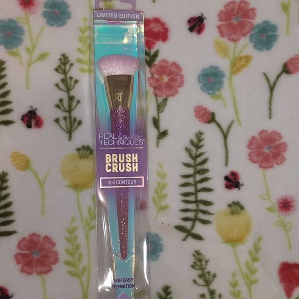 Real Techniques Brush Crush 303 Contour